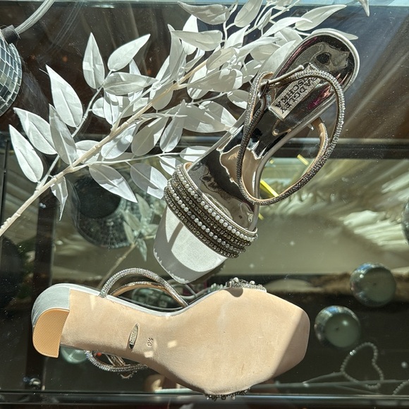 Badgley Mischka Kari Block Heel - Picture 16 of 16